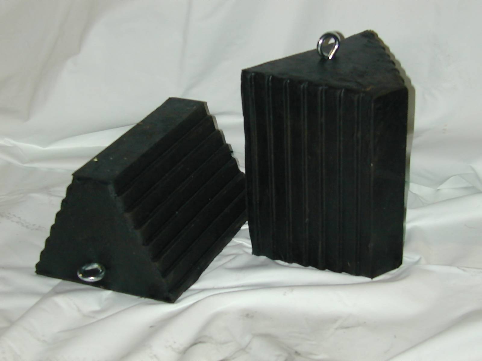 Laminated Rubber Wheel Chocks LB412-090 IWI Extra-Length Laminated Dock ...